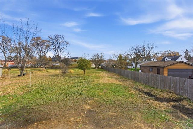 739 W 11th Street, Waterloo, IA 50702