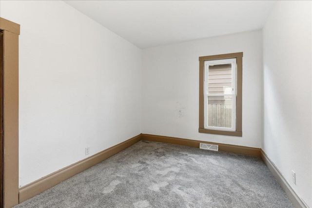 739 W 11th Street, Waterloo, IA 50702