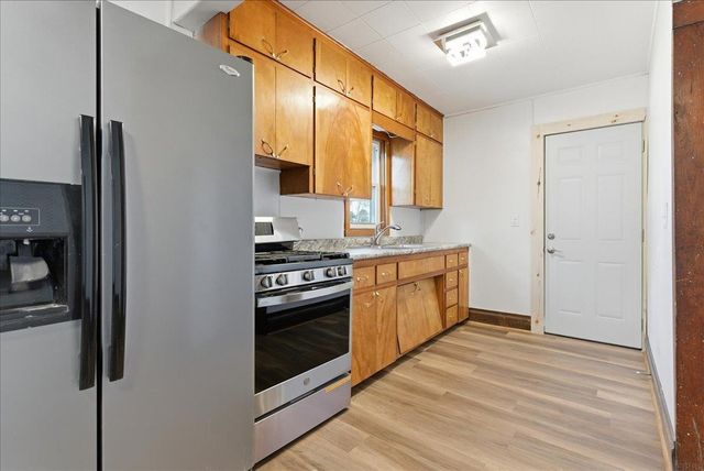 739 W 11th Street, Waterloo, IA 50702