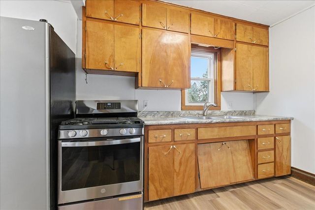 739 W 11th Street, Waterloo, IA 50702