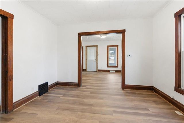 739 W 11th Street, Waterloo, IA 50702