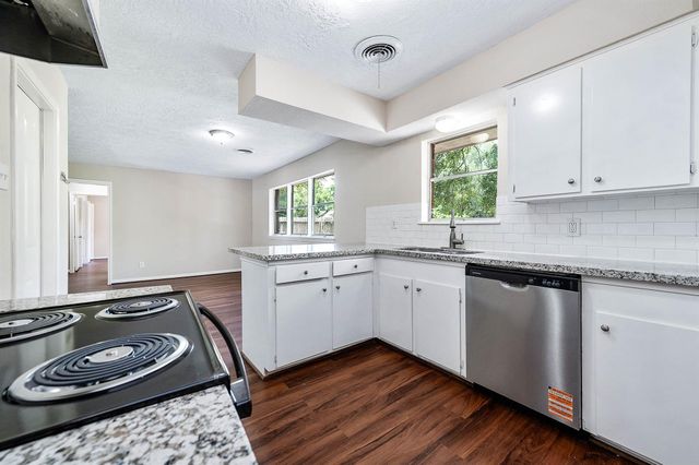 1822 Meadowview Drive, Alvin, TX 77511