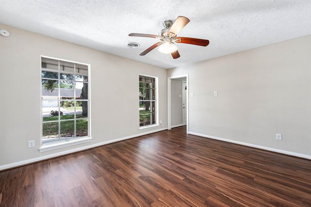 1822 Meadowview Drive, Alvin, TX 77511