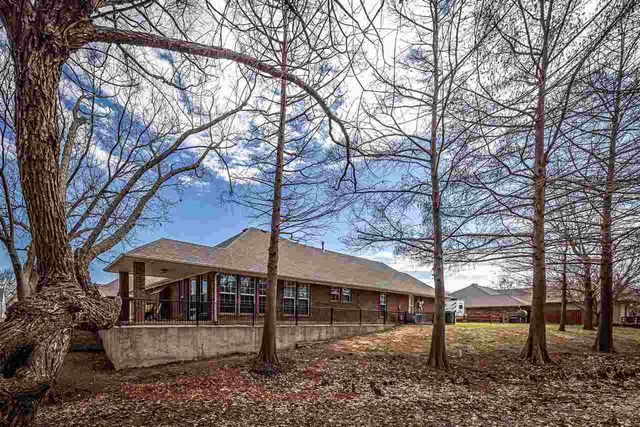 16 NW Winding Creek Rd, Lawton, OK 73505