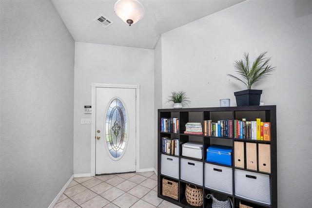 16 NW Winding Creek Rd, Lawton, OK 73505