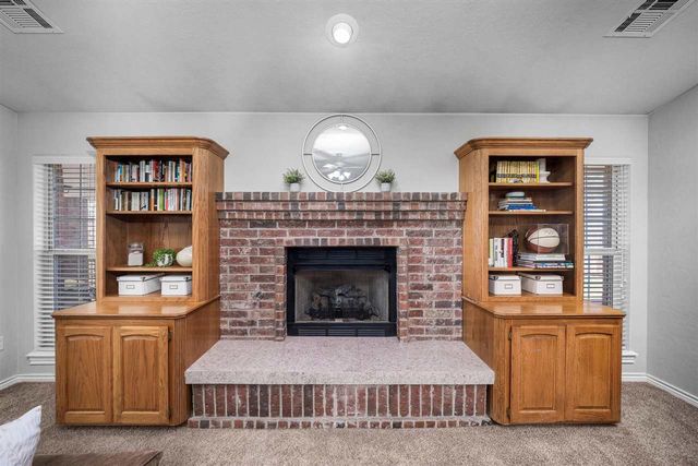 16 NW Winding Creek Rd, Lawton, OK 73505