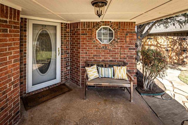 16 NW Winding Creek Rd, Lawton, OK 73505