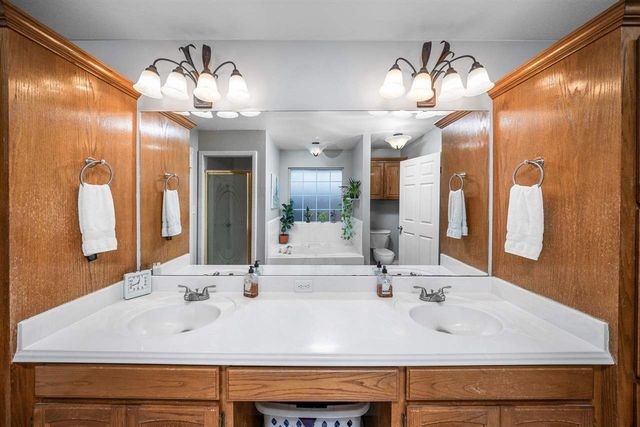 16 NW Winding Creek Rd, Lawton, OK 73505