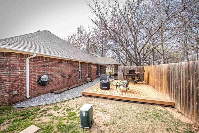 16 NW Winding Creek Rd, Lawton, OK 73505