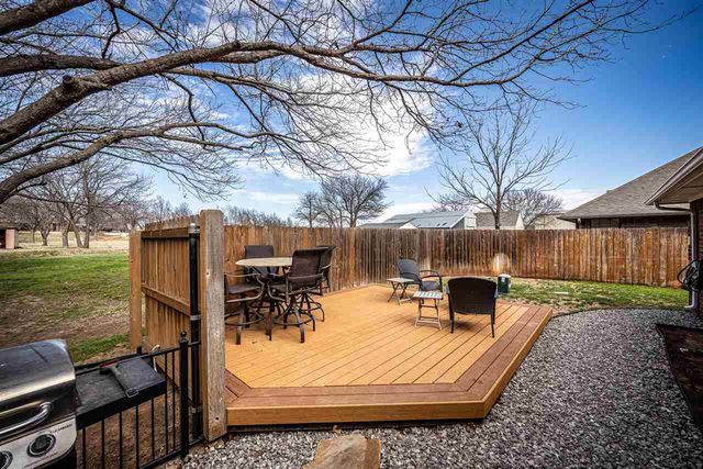 16 NW Winding Creek Rd, Lawton, OK 73505