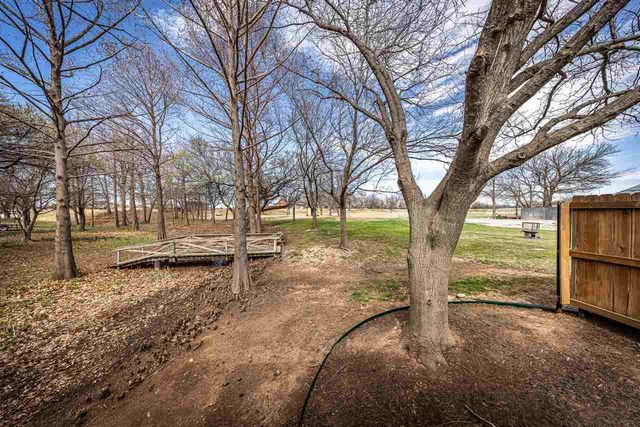 16 NW Winding Creek Rd, Lawton, OK 73505