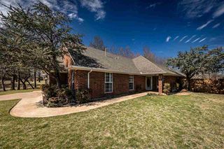 16 NW Winding Creek Rd, Lawton, OK 73505