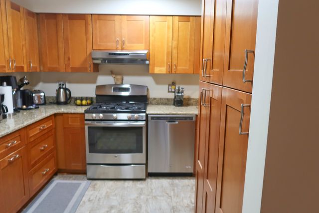 725 W Dempster Street 308, Des Plaines, IL 60016