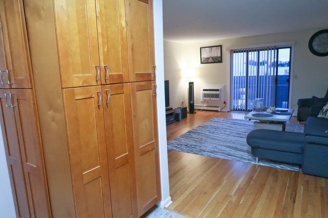 725 W Dempster Street 308, Des Plaines, IL 60016