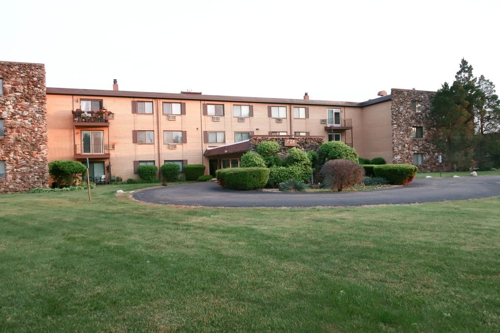 725 W Dempster Street 308, Des Plaines, IL 60016