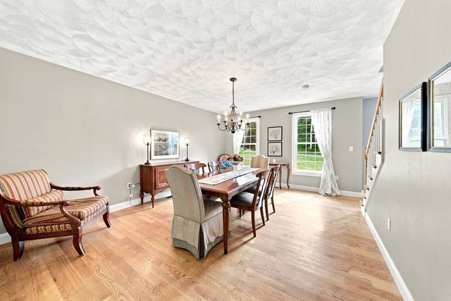 25 Essex St, Middleton, MA 01949