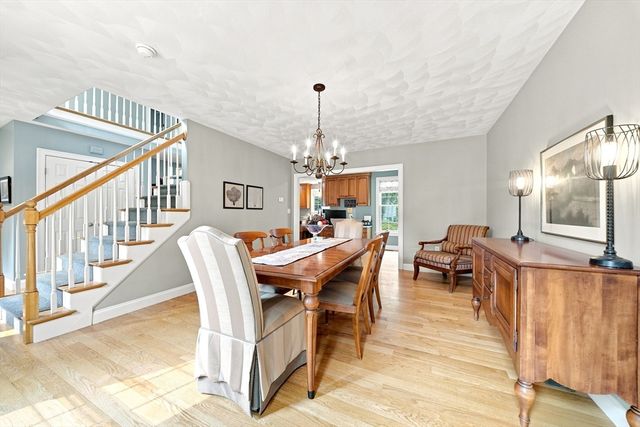 25 Essex St, Middleton, MA 01949