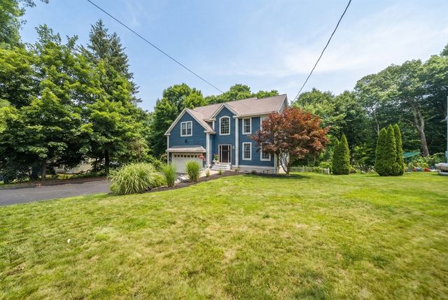 25 Essex St, Middleton, MA 01949