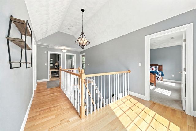 25 Essex St, Middleton, MA 01949