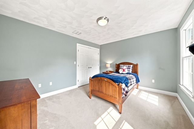 25 Essex St, Middleton, MA 01949