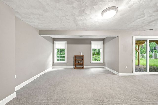 25 Essex St, Middleton, MA 01949