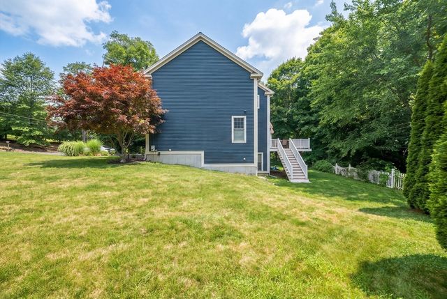 25 Essex St, Middleton, MA 01949