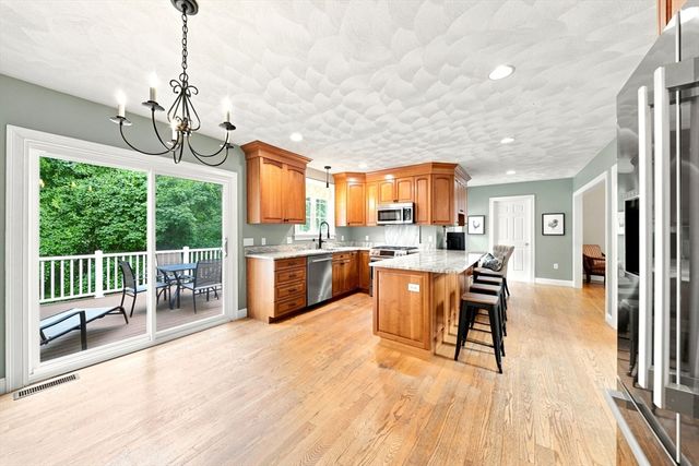 25 Essex St, Middleton, MA 01949