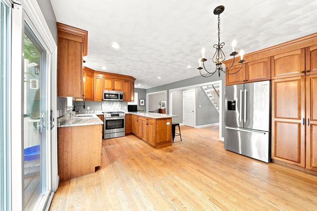 25 Essex St, Middleton, MA 01949