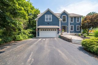 25 Essex St, Middleton, MA 01949