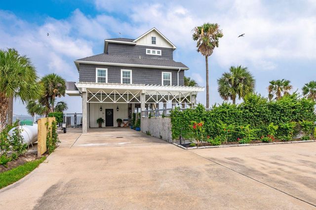 12 Tiki Circle, Tiki Island, TX 77554