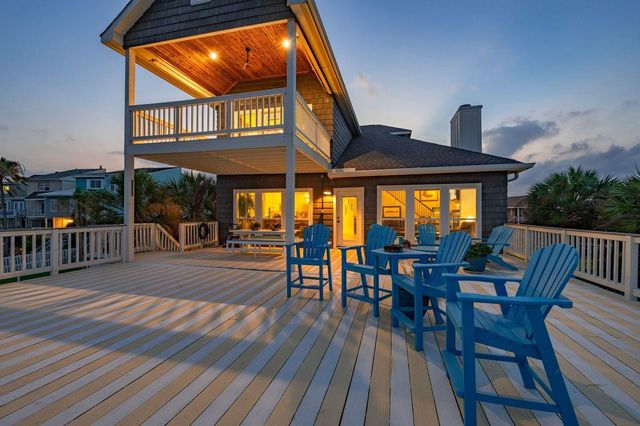 12 Tiki Circle, Tiki Island, TX 77554