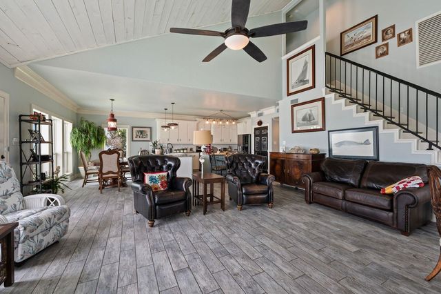 12 Tiki Circle, Tiki Island, TX 77554