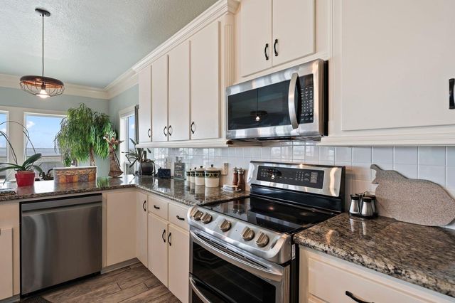 12 Tiki Circle, Tiki Island, TX 77554