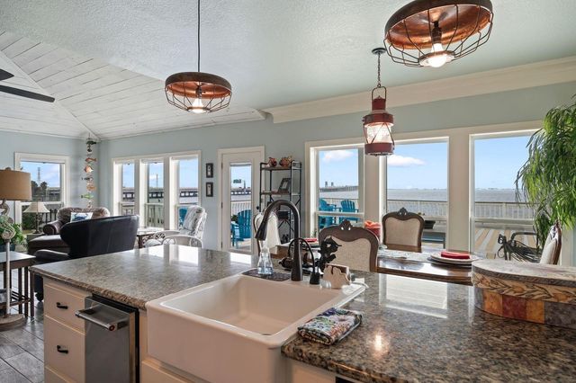 12 Tiki Circle, Tiki Island, TX 77554