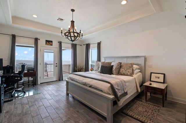 12 Tiki Circle, Tiki Island, TX 77554