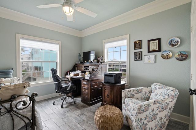 12 Tiki Circle, Tiki Island, TX 77554