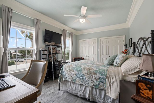 12 Tiki Circle, Tiki Island, TX 77554