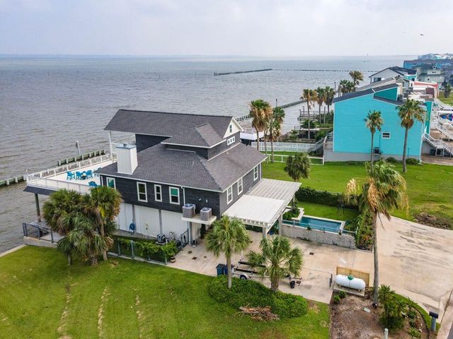 12 Tiki Circle, Tiki Island, TX 77554