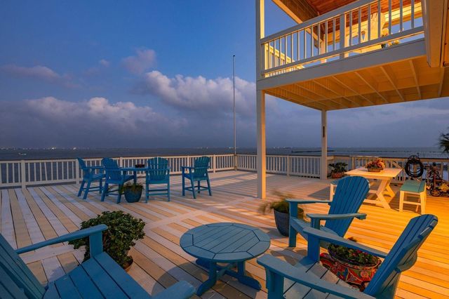 12 Tiki Circle, Tiki Island, TX 77554