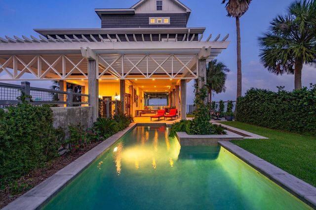 12 Tiki Circle, Tiki Island, TX 77554