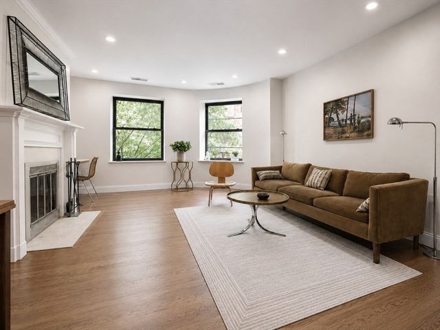 79 Gainsborough St 204, Boston, MA 02115