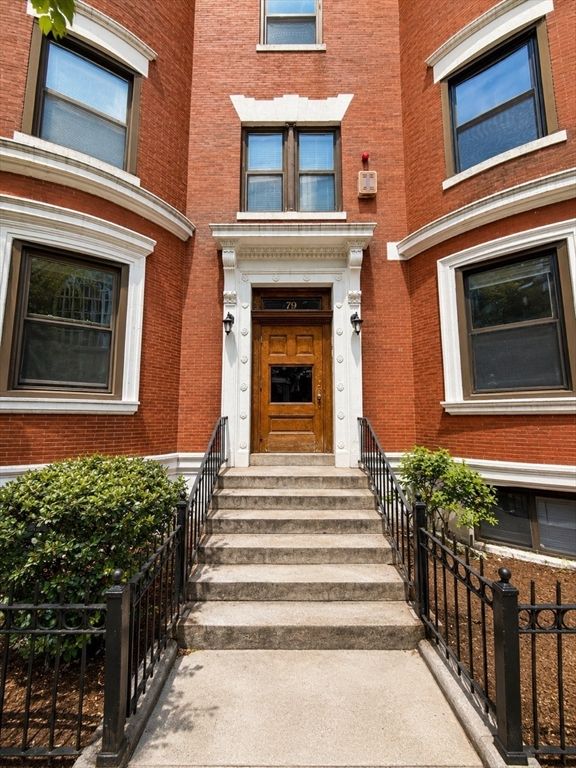 79 Gainsborough St 204, Boston, MA 02115