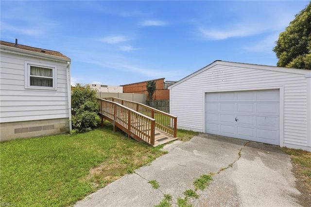 6 Thornrose AVE, Hampton, VA 23669