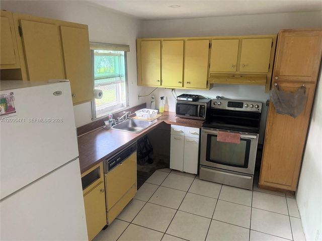 4651 SW 25th Ave, Dania Beach, FL 33312
