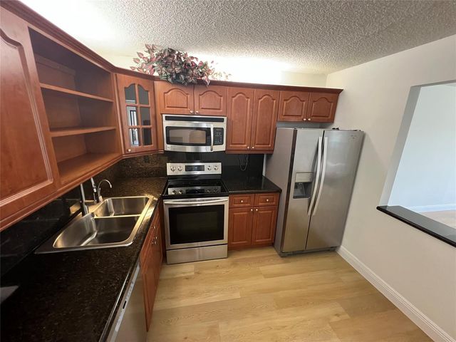 9300 SW 8th Street 422, Boca Raton, FL 33428