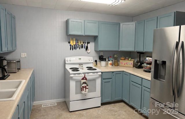 220 E Catawba Avenue, Mount Holly, NC 28120