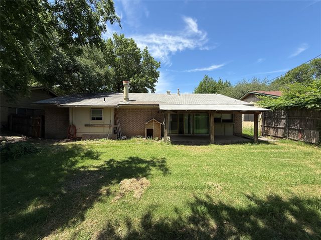 115 Price Drive, Lewisville, TX 75067