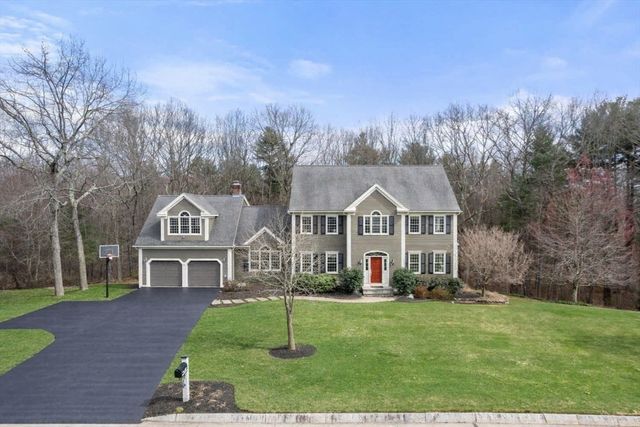 74 Flint Locke Lane, Medfield, MA 02052