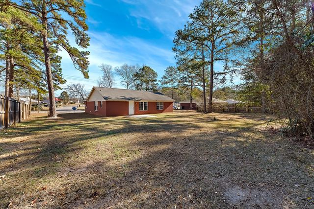 266 Ashley Dr, Ozark, AL 36360