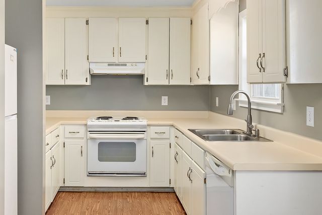 266 Ashley Dr, Ozark, AL 36360